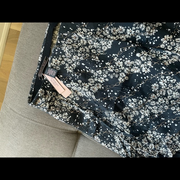 Victoria’s Secret Silk Skirt NWT - XS - Picture 2 of 6